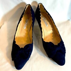 OSCAR DE LA RENTA Sz 40.5 EU Kitten Heels Pointy Toe Scallop Top Bow Pumps Shoes